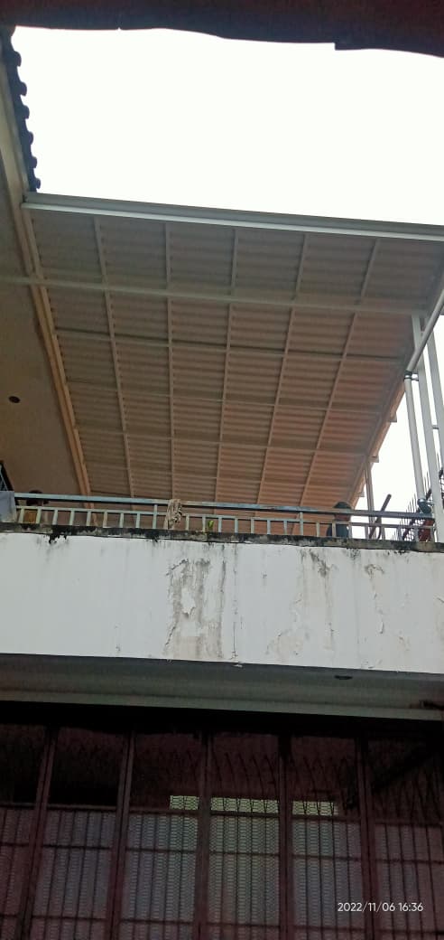 Pemasangan Genteng Metal Pasir pada Rangka Baja Ringan